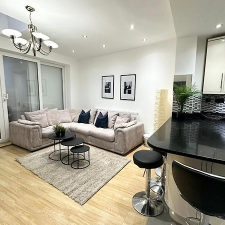 London Charm - Comfortable Room In Spacious House ภายนอก รูปภาพ