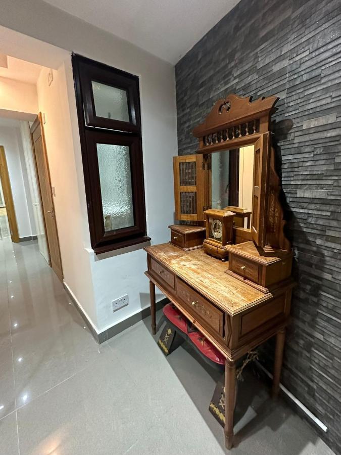 London Charm - Comfortable Room In Spacious House ภายนอก รูปภาพ